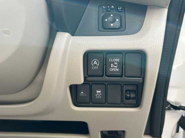 日産 デイズ ルークス X 京都府 2018(平30)年 4.8万km ホワイトパール (株)IDOMが運営する【じしゃロン伏見店】の自社ローン対象車両になります。こちらは現金ご利用時の価格です。自社ローンご希望の方は別途その旨お申付け下さい。/社外ナビ＜CN-E300D＞/(ワンセグTV/Bluetooth/CD)/バックカメラ/アラウンドビューモニター/アイドリングストップ/電格ミラー/プッシュスタート/片側パワースライドドア/前後コーナーセンサー/衝突軽減システム