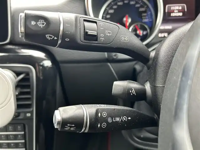 メルセデス・ベンツ ゲレンデヴァーゲン Ｇ３５０ｄ 大分県 2017(平29)年 16万km 白 ・ワンオーナー/・革シート/・純正メーカーナビ/　CD/DVD/BT/USB/ラジオ/フルセグ/・ガラスルーフ/・メモリーシート　D席/N席/・パワーシート　　D席/N席/・Harman/Kardon/・USB端子/・AMGマフラー/・シートヒーター全席/・ステアリングスイッチ/・パドルシフト/・アイドリングストップ/・クリアランスソナー/・横滑り制御システム/・ブレーキアシストシステム/・オートマチックハイビーム/・プライバシーフィルム/・革巻きステアリング/・純正18インチアルミホイル/・フロアマット/・ドアバイザー/・取扱説明書/・保証書/・スペアキー１本