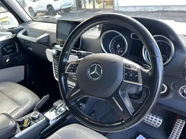 メルセデス・ベンツ ゲレンデヴァーゲン Ｇ３５０ｄ 大分県 2017(平29)年 16万km 白 ・ワンオーナー/・革シート/・純正メーカーナビ/　CD/DVD/BT/USB/ラジオ/フルセグ/・ガラスルーフ/・メモリーシート　D席/N席/・パワーシート　　D席/N席/・Harman/Kardon/・USB端子/・AMGマフラー/・シートヒーター全席/・ステアリングスイッチ/・パドルシフト/・アイドリングストップ/・クリアランスソナー/・横滑り制御システム/・ブレーキアシストシステム/・オートマチックハイビーム/・プライバシーフィルム/・革巻きステアリング/・純正18インチアルミホイル/・フロアマット/・ドアバイザー/・取扱説明書/・保証書/・スペアキー１本