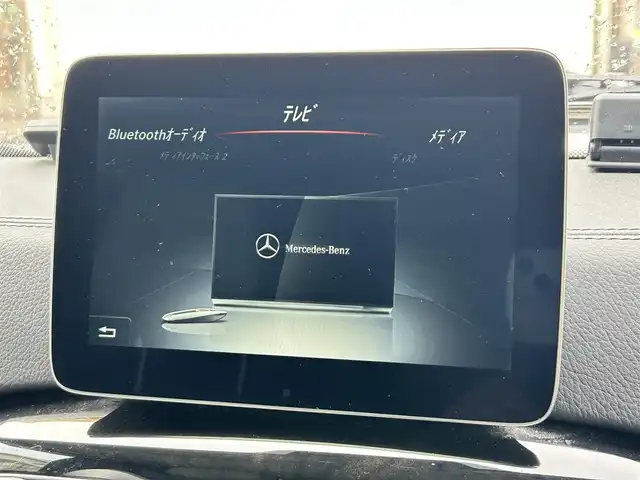 メルセデス・ベンツ ゲレンデヴァーゲン Ｇ３５０ｄ 大分県 2017(平29)年 16万km 白 ・ワンオーナー/・革シート/・純正メーカーナビ/　CD/DVD/BT/USB/ラジオ/フルセグ/・ガラスルーフ/・メモリーシート　D席/N席/・パワーシート　　D席/N席/・Harman/Kardon/・USB端子/・AMGマフラー/・シートヒーター全席/・ステアリングスイッチ/・パドルシフト/・アイドリングストップ/・クリアランスソナー/・横滑り制御システム/・ブレーキアシストシステム/・オートマチックハイビーム/・プライバシーフィルム/・革巻きステアリング/・純正18インチアルミホイル/・フロアマット/・ドアバイザー/・取扱説明書/・保証書/・スペアキー１本