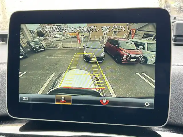 メルセデス・ベンツ ゲレンデヴァーゲン Ｇ３５０ｄ 大分県 2017(平29)年 16万km 白 ・ワンオーナー/・革シート/・純正メーカーナビ/　CD/DVD/BT/USB/ラジオ/フルセグ/・ガラスルーフ/・メモリーシート　D席/N席/・パワーシート　　D席/N席/・Harman/Kardon/・USB端子/・AMGマフラー/・シートヒーター全席/・ステアリングスイッチ/・パドルシフト/・アイドリングストップ/・クリアランスソナー/・横滑り制御システム/・ブレーキアシストシステム/・オートマチックハイビーム/・プライバシーフィルム/・革巻きステアリング/・純正18インチアルミホイル/・フロアマット/・ドアバイザー/・取扱説明書/・保証書/・スペアキー１本