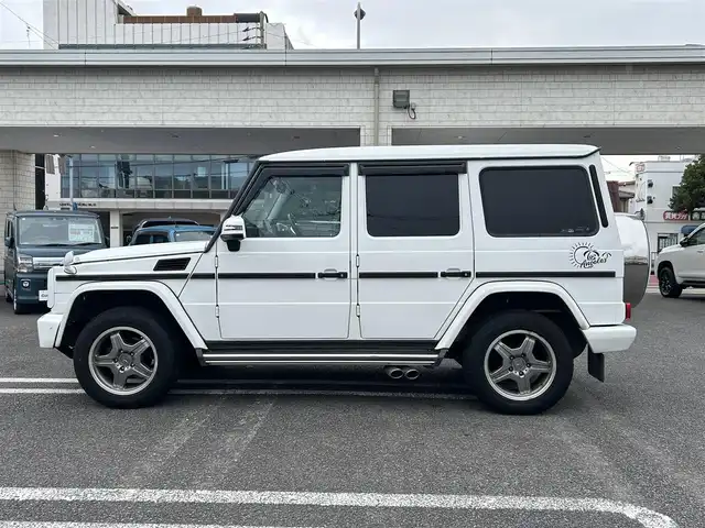 メルセデス・ベンツ ゲレンデヴァーゲン Ｇ３５０ｄ 大分県 2017(平29)年 16万km 白 ・ワンオーナー/・革シート/・純正メーカーナビ/　CD/DVD/BT/USB/ラジオ/フルセグ/・ガラスルーフ/・メモリーシート　D席/N席/・パワーシート　　D席/N席/・Harman/Kardon/・USB端子/・AMGマフラー/・シートヒーター全席/・ステアリングスイッチ/・パドルシフト/・アイドリングストップ/・クリアランスソナー/・横滑り制御システム/・ブレーキアシストシステム/・オートマチックハイビーム/・プライバシーフィルム/・革巻きステアリング/・純正18インチアルミホイル/・フロアマット/・ドアバイザー/・取扱説明書/・保証書/・スペアキー１本