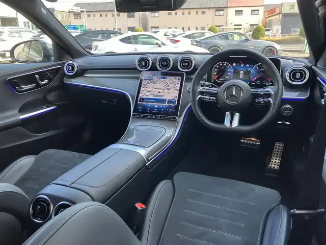 メルセデス・ベンツ Ｍ・ベンツ Ｃ２２０ｄ アバンギャルド　AMGライン 三重県 2023(令5)年 2.9万km グレー ♪AMGライン/♪ISG搭載モデル/♪ターボ/パワートランク/ディスプレイメーター/ヘッドアップディスプレイ/ブルメスターサウンド/♪運転支援/ ・アクティブブレーキアシスト/ ・アクティブレーンキーピングアシスト/ ・ブラインドスポットアシスト/ ・トラフィックサインアシスト/ ・パーキングアシスト/ ・アクティブストップ&ゴーアシスト/ ・アダプティブクルーズコントロール/♪純正11.9インチ縦型ナビ/ ・Apple Car Play/ ・Android Auto/ ・DTV・Bluetooth・USB/♪全方位カメラ/♪バックカメラ/♪純正18インチAW(AMG)/♪スマートキー×2/♪プッシュスタート/♪ハーフレザーシート/♪前席パワーシート(メモリ付き)/♪前席シートヒーター/♪LEDヘッドライト/♪オートライト/♪オートハイビーム/♪アイドリングストップ/♪革巻ステアリング/♪ステアリングスイッチ/♪パドルシフト/♪ウィンカーミラー/♪オートリトラクタブルミラー/♪フロアマット/♪プライバシーガラス/♪サイド/カーテンエアバック/♪横滑り防止機能/♪ETC