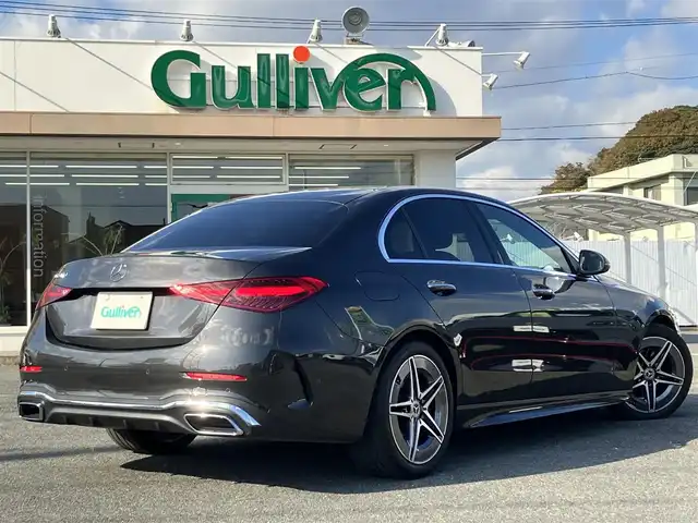 メルセデス・ベンツ Ｍ・ベンツ Ｃ２２０ｄ アバンギャルド　AMGライン 三重県 2023(令5)年 2.9万km グレー ♪AMGライン/♪ISG搭載モデル/♪ターボ/パワートランク/ディスプレイメーター/ヘッドアップディスプレイ/ブルメスターサウンド/♪運転支援/ ・アクティブブレーキアシスト/ ・アクティブレーンキーピングアシスト/ ・ブラインドスポットアシスト/ ・トラフィックサインアシスト/ ・パーキングアシスト/ ・アクティブストップ&ゴーアシスト/ ・アダプティブクルーズコントロール/♪純正11.9インチ縦型ナビ/ ・Apple Car Play/ ・Android Auto/ ・DTV・Bluetooth・USB/♪全方位カメラ/♪バックカメラ/♪純正18インチAW(AMG)/♪スマートキー×2/♪プッシュスタート/♪ハーフレザーシート/♪前席パワーシート(メモリ付き)/♪前席シートヒーター/♪LEDヘッドライト/♪オートライト/♪オートハイビーム/♪アイドリングストップ/♪革巻ステアリング/♪ステアリングスイッチ/♪パドルシフト/♪ウィンカーミラー/♪オートリトラクタブルミラー/♪フロアマット/♪プライバシーガラス/♪サイド/カーテンエアバック/♪横滑り防止機能/♪ETC
