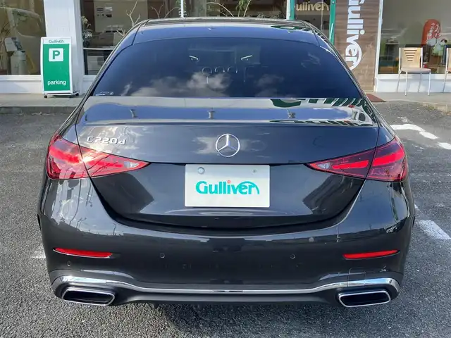 メルセデス・ベンツ Ｍ・ベンツ Ｃ２２０ｄ アバンギャルド　AMGライン 三重県 2023(令5)年 2.9万km グレー ♪AMGライン/♪ISG搭載モデル/♪ターボ/パワートランク/ディスプレイメーター/ヘッドアップディスプレイ/ブルメスターサウンド/♪運転支援/ ・アクティブブレーキアシスト/ ・アクティブレーンキーピングアシスト/ ・ブラインドスポットアシスト/ ・トラフィックサインアシスト/ ・パーキングアシスト/ ・アクティブストップ&ゴーアシスト/ ・アダプティブクルーズコントロール/♪純正11.9インチ縦型ナビ/ ・Apple Car Play/ ・Android Auto/ ・DTV・Bluetooth・USB/♪全方位カメラ/♪バックカメラ/♪純正18インチAW(AMG)/♪スマートキー×2/♪プッシュスタート/♪ハーフレザーシート/♪前席パワーシート(メモリ付き)/♪前席シートヒーター/♪LEDヘッドライト/♪オートライト/♪オートハイビーム/♪アイドリングストップ/♪革巻ステアリング/♪ステアリングスイッチ/♪パドルシフト/♪ウィンカーミラー/♪オートリトラクタブルミラー/♪フロアマット/♪プライバシーガラス/♪サイド/カーテンエアバック/♪横滑り防止機能/♪ETC