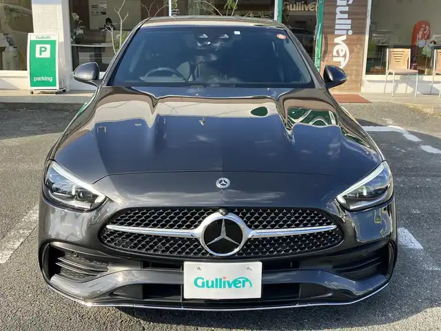 メルセデス・ベンツ Ｍ・ベンツ Ｃ２２０ｄ アバンギャルド　AMGライン 三重県 2023(令5)年 2.9万km グレー ♪AMGライン/♪ISG搭載モデル/♪ターボ/パワートランク/ディスプレイメーター/ヘッドアップディスプレイ/ブルメスターサウンド/♪運転支援/ ・アクティブブレーキアシスト/ ・アクティブレーンキーピングアシスト/ ・ブラインドスポットアシスト/ ・トラフィックサインアシスト/ ・パーキングアシスト/ ・アクティブストップ&ゴーアシスト/ ・アダプティブクルーズコントロール/♪純正11.9インチ縦型ナビ/ ・Apple Car Play/ ・Android Auto/ ・DTV・Bluetooth・USB/♪全方位カメラ/♪バックカメラ/♪純正18インチAW(AMG)/♪スマートキー×2/♪プッシュスタート/♪ハーフレザーシート/♪前席パワーシート(メモリ付き)/♪前席シートヒーター/♪LEDヘッドライト/♪オートライト/♪オートハイビーム/♪アイドリングストップ/♪革巻ステアリング/♪ステアリングスイッチ/♪パドルシフト/♪ウィンカーミラー/♪オートリトラクタブルミラー/♪フロアマット/♪プライバシーガラス/♪サイド/カーテンエアバック/♪横滑り防止機能/♪ETC