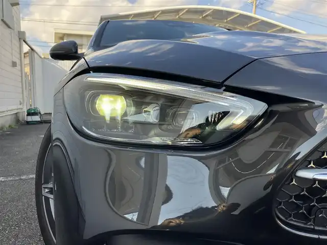 メルセデス・ベンツ Ｍ・ベンツ Ｃ２２０ｄ アバンギャルド　AMGライン 三重県 2023(令5)年 2.9万km グレー ♪AMGライン/♪ISG搭載モデル/♪ターボ/パワートランク/ディスプレイメーター/ヘッドアップディスプレイ/ブルメスターサウンド/♪運転支援/ ・アクティブブレーキアシスト/ ・アクティブレーンキーピングアシスト/ ・ブラインドスポットアシスト/ ・トラフィックサインアシスト/ ・パーキングアシスト/ ・アクティブストップ&ゴーアシスト/ ・アダプティブクルーズコントロール/♪純正11.9インチ縦型ナビ/ ・Apple Car Play/ ・Android Auto/ ・DTV・Bluetooth・USB/♪全方位カメラ/♪バックカメラ/♪純正18インチAW(AMG)/♪スマートキー×2/♪プッシュスタート/♪ハーフレザーシート/♪前席パワーシート(メモリ付き)/♪前席シートヒーター/♪LEDヘッドライト/♪オートライト/♪オートハイビーム/♪アイドリングストップ/♪革巻ステアリング/♪ステアリングスイッチ/♪パドルシフト/♪ウィンカーミラー/♪オートリトラクタブルミラー/♪フロアマット/♪プライバシーガラス/♪サイド/カーテンエアバック/♪横滑り防止機能/♪ETC