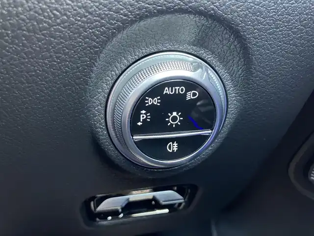 メルセデス・ベンツ Ｍ・ベンツ Ｃ２２０ｄ アバンギャルド　AMGライン 三重県 2023(令5)年 2.9万km グレー ♪AMGライン/♪ISG搭載モデル/♪ターボ/パワートランク/ディスプレイメーター/ヘッドアップディスプレイ/ブルメスターサウンド/♪運転支援/ ・アクティブブレーキアシスト/ ・アクティブレーンキーピングアシスト/ ・ブラインドスポットアシスト/ ・トラフィックサインアシスト/ ・パーキングアシスト/ ・アクティブストップ&ゴーアシスト/ ・アダプティブクルーズコントロール/♪純正11.9インチ縦型ナビ/ ・Apple Car Play/ ・Android Auto/ ・DTV・Bluetooth・USB/♪全方位カメラ/♪バックカメラ/♪純正18インチAW(AMG)/♪スマートキー×2/♪プッシュスタート/♪ハーフレザーシート/♪前席パワーシート(メモリ付き)/♪前席シートヒーター/♪LEDヘッドライト/♪オートライト/♪オートハイビーム/♪アイドリングストップ/♪革巻ステアリング/♪ステアリングスイッチ/♪パドルシフト/♪ウィンカーミラー/♪オートリトラクタブルミラー/♪フロアマット/♪プライバシーガラス/♪サイド/カーテンエアバック/♪横滑り防止機能/♪ETC