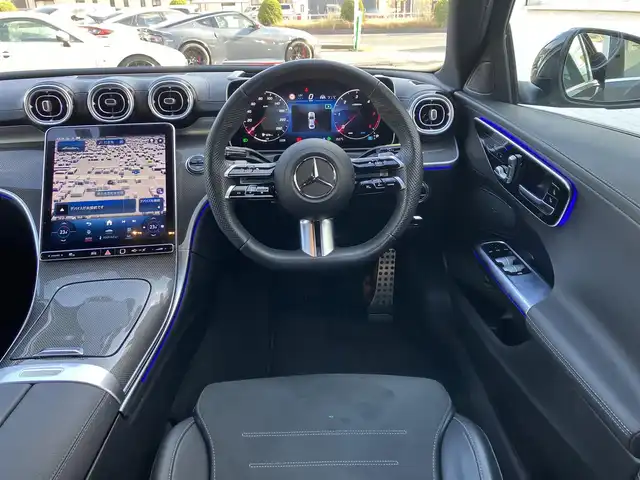 メルセデス・ベンツ Ｍ・ベンツ Ｃ２２０ｄ アバンギャルド　AMGライン 三重県 2023(令5)年 2.9万km グレー ♪AMGライン/♪ISG搭載モデル/♪ターボ/パワートランク/ディスプレイメーター/ヘッドアップディスプレイ/ブルメスターサウンド/♪運転支援/ ・アクティブブレーキアシスト/ ・アクティブレーンキーピングアシスト/ ・ブラインドスポットアシスト/ ・トラフィックサインアシスト/ ・パーキングアシスト/ ・アクティブストップ&ゴーアシスト/ ・アダプティブクルーズコントロール/♪純正11.9インチ縦型ナビ/ ・Apple Car Play/ ・Android Auto/ ・DTV・Bluetooth・USB/♪全方位カメラ/♪バックカメラ/♪純正18インチAW(AMG)/♪スマートキー×2/♪プッシュスタート/♪ハーフレザーシート/♪前席パワーシート(メモリ付き)/♪前席シートヒーター/♪LEDヘッドライト/♪オートライト/♪オートハイビーム/♪アイドリングストップ/♪革巻ステアリング/♪ステアリングスイッチ/♪パドルシフト/♪ウィンカーミラー/♪オートリトラクタブルミラー/♪フロアマット/♪プライバシーガラス/♪サイド/カーテンエアバック/♪横滑り防止機能/♪ETC