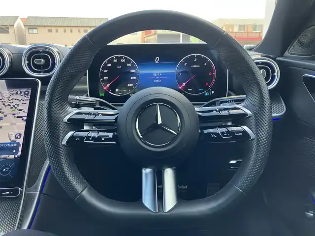 メルセデス・ベンツ Ｍ・ベンツ Ｃ２２０ｄ アバンギャルド　AMGライン 三重県 2023(令5)年 2.9万km グレー ♪AMGライン/♪ISG搭載モデル/♪ターボ/パワートランク/ディスプレイメーター/ヘッドアップディスプレイ/ブルメスターサウンド/♪運転支援/ ・アクティブブレーキアシスト/ ・アクティブレーンキーピングアシスト/ ・ブラインドスポットアシスト/ ・トラフィックサインアシスト/ ・パーキングアシスト/ ・アクティブストップ&ゴーアシスト/ ・アダプティブクルーズコントロール/♪純正11.9インチ縦型ナビ/ ・Apple Car Play/ ・Android Auto/ ・DTV・Bluetooth・USB/♪全方位カメラ/♪バックカメラ/♪純正18インチAW(AMG)/♪スマートキー×2/♪プッシュスタート/♪ハーフレザーシート/♪前席パワーシート(メモリ付き)/♪前席シートヒーター/♪LEDヘッドライト/♪オートライト/♪オートハイビーム/♪アイドリングストップ/♪革巻ステアリング/♪ステアリングスイッチ/♪パドルシフト/♪ウィンカーミラー/♪オートリトラクタブルミラー/♪フロアマット/♪プライバシーガラス/♪サイド/カーテンエアバック/♪横滑り防止機能/♪ETC