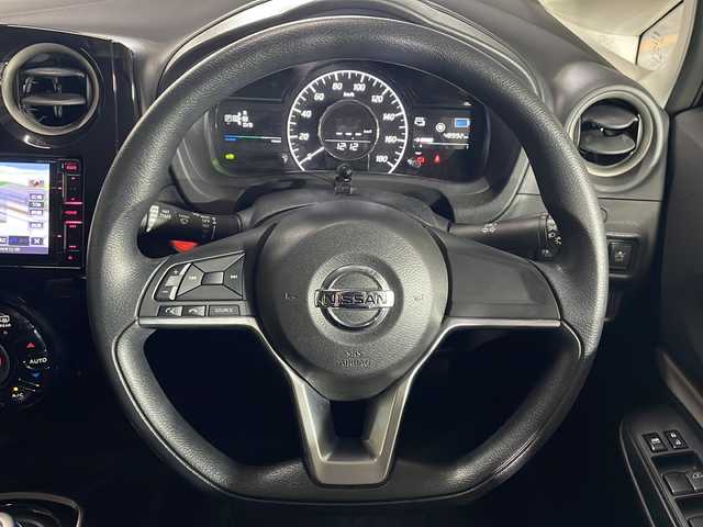 日産 ノート e－パワー X 広島県 2018(平30)年 4.9万km スーパーブラック 社外ナビ　/フルセグ　/レーンキープアシスト　/衝突軽減ブレーキ　/コーナーセンサー　/踏み間違い防止　/ＬＥＤヘッドランプ　/スマートキー　/Ｂｌｕｅｔｏｏｔｈ　/アイドリングストップ　/ETC　/ドライブレコーダー　/純正１４インチホイールキャップ/エアバック（運転席/助手席）