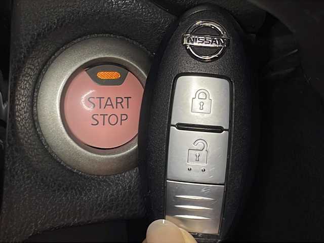 日産 ノート e－パワー X 広島県 2018(平30)年 4.9万km スーパーブラック 社外ナビ　/フルセグ　/レーンキープアシスト　/衝突軽減ブレーキ　/コーナーセンサー　/踏み間違い防止　/ＬＥＤヘッドランプ　/スマートキー　/Ｂｌｕｅｔｏｏｔｈ　/アイドリングストップ　/ETC　/ドライブレコーダー　/純正１４インチホイールキャップ/エアバック（運転席/助手席）