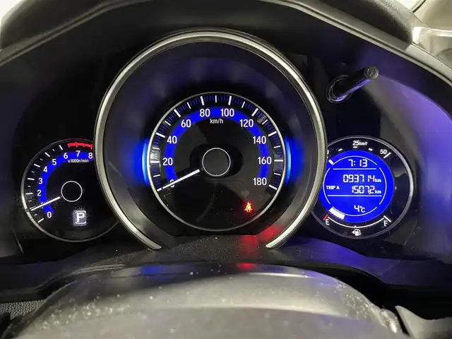 ホンダ フィット 13G 青森県 2014(平26)年 9.4万km タフタホワイト 4WD/純正メモリナビ/[FM/AM/CD/SD/USB/AUX/ipod]/アイドリングストップ/社外ドライブレコーダー/ETC/ヘッドライトレベライザー/純正15インチSW付きサマータイヤ積込/純正フロアマット/ドアバイザー/電動格納ミラー/取扱説明書