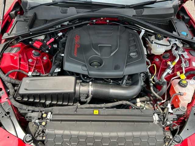アルファロメオ ジュリア ヴェローチェ 千葉県 2020(令2)年 1.4万km 赤 純正ディスプレイオーディオ/Bluetooth/AppleCarPlay /ETC/バックカメラ/パワーバックドア/HarmanKardon /１列目パワーシート/レダークルーズコントロール/１列目シートヒーター/レーンディパージャー /前方衝突警報システム/衝突被害軽減ブレーキ/オートライト/オートハイビーム/ウィンカーミラー/オールオートウィンドウ/プッシュスタート/スマートキー/スペアキー１本/LEDヘッドライト/純正フロアマット/純正アルミホイール/本革シート/本革巻きハンドル