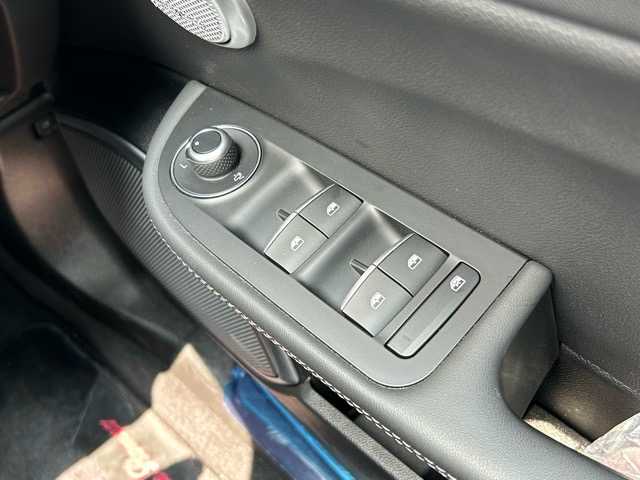 アルファロメオ ジュリア ヴェローチェ 千葉県 2020(令2)年 1.4万km 赤 純正ディスプレイオーディオ/Bluetooth/AppleCarPlay /ETC/バックカメラ/パワーバックドア/HarmanKardon /１列目パワーシート/レダークルーズコントロール/１列目シートヒーター/レーンディパージャー /前方衝突警報システム/衝突被害軽減ブレーキ/オートライト/オートハイビーム/ウィンカーミラー/オールオートウィンドウ/プッシュスタート/スマートキー/スペアキー１本/LEDヘッドライト/純正フロアマット/純正アルミホイール/本革シート/本革巻きハンドル