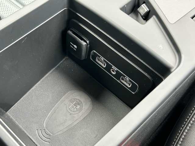 アルファロメオ ジュリア ヴェローチェ 千葉県 2020(令2)年 1.4万km 赤 純正ディスプレイオーディオ/Bluetooth/AppleCarPlay /ETC/バックカメラ/パワーバックドア/HarmanKardon /１列目パワーシート/レダークルーズコントロール/１列目シートヒーター/レーンディパージャー /前方衝突警報システム/衝突被害軽減ブレーキ/オートライト/オートハイビーム/ウィンカーミラー/オールオートウィンドウ/プッシュスタート/スマートキー/スペアキー１本/LEDヘッドライト/純正フロアマット/純正アルミホイール/本革シート/本革巻きハンドル