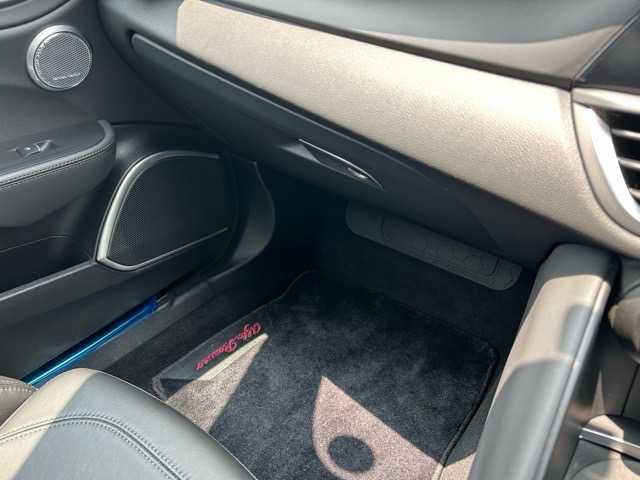 アルファロメオ ジュリア ヴェローチェ 千葉県 2020(令2)年 1.4万km 赤 純正ディスプレイオーディオ/Bluetooth/AppleCarPlay /ETC/バックカメラ/パワーバックドア/HarmanKardon /１列目パワーシート/レダークルーズコントロール/１列目シートヒーター/レーンディパージャー /前方衝突警報システム/衝突被害軽減ブレーキ/オートライト/オートハイビーム/ウィンカーミラー/オールオートウィンドウ/プッシュスタート/スマートキー/スペアキー１本/LEDヘッドライト/純正フロアマット/純正アルミホイール/本革シート/本革巻きハンドル