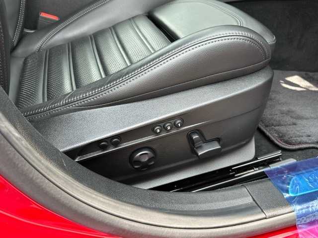 アルファロメオ ジュリア ヴェローチェ 千葉県 2020(令2)年 1.4万km 赤 純正ディスプレイオーディオ/Bluetooth/AppleCarPlay /ETC/バックカメラ/パワーバックドア/HarmanKardon /１列目パワーシート/レダークルーズコントロール/１列目シートヒーター/レーンディパージャー /前方衝突警報システム/衝突被害軽減ブレーキ/オートライト/オートハイビーム/ウィンカーミラー/オールオートウィンドウ/プッシュスタート/スマートキー/スペアキー１本/LEDヘッドライト/純正フロアマット/純正アルミホイール/本革シート/本革巻きハンドル