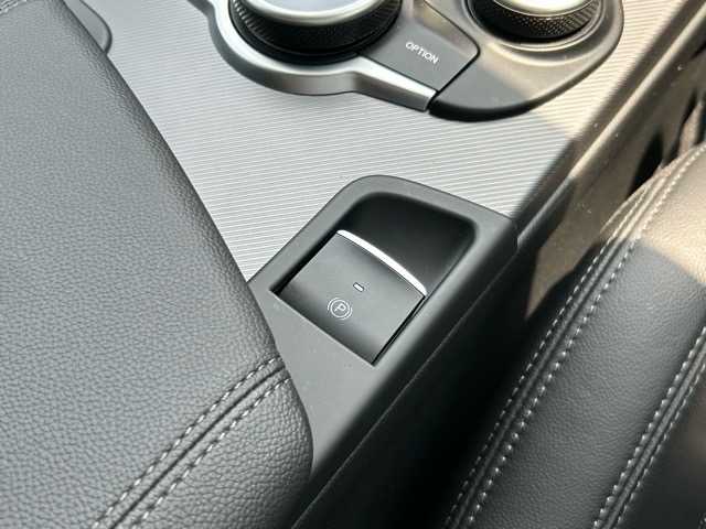 アルファロメオ ジュリア ヴェローチェ 千葉県 2020(令2)年 1.4万km 赤 純正ディスプレイオーディオ/Bluetooth/AppleCarPlay /ETC/バックカメラ/パワーバックドア/HarmanKardon /１列目パワーシート/レダークルーズコントロール/１列目シートヒーター/レーンディパージャー /前方衝突警報システム/衝突被害軽減ブレーキ/オートライト/オートハイビーム/ウィンカーミラー/オールオートウィンドウ/プッシュスタート/スマートキー/スペアキー１本/LEDヘッドライト/純正フロアマット/純正アルミホイール/本革シート/本革巻きハンドル