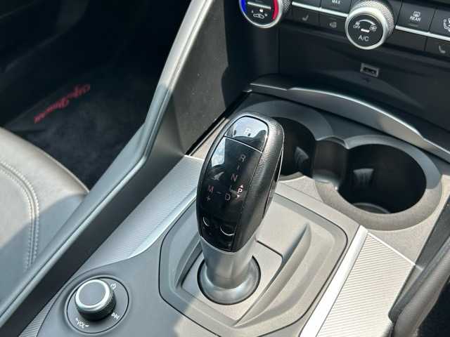 アルファロメオ ジュリア ヴェローチェ 千葉県 2020(令2)年 1.4万km 赤 純正ディスプレイオーディオ/Bluetooth/AppleCarPlay /ETC/バックカメラ/パワーバックドア/HarmanKardon /１列目パワーシート/レダークルーズコントロール/１列目シートヒーター/レーンディパージャー /前方衝突警報システム/衝突被害軽減ブレーキ/オートライト/オートハイビーム/ウィンカーミラー/オールオートウィンドウ/プッシュスタート/スマートキー/スペアキー１本/LEDヘッドライト/純正フロアマット/純正アルミホイール/本革シート/本革巻きハンドル