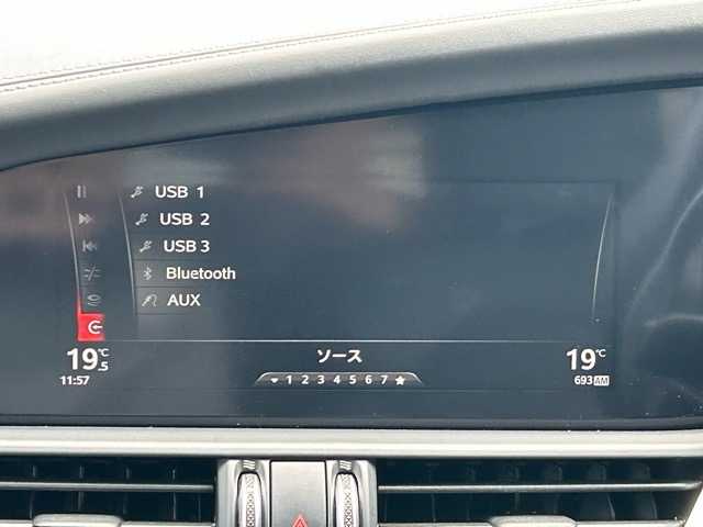 アルファロメオ ジュリア ヴェローチェ 千葉県 2020(令2)年 1.4万km 赤 純正ディスプレイオーディオ/Bluetooth/AppleCarPlay /ETC/バックカメラ/パワーバックドア/HarmanKardon /１列目パワーシート/レダークルーズコントロール/１列目シートヒーター/レーンディパージャー /前方衝突警報システム/衝突被害軽減ブレーキ/オートライト/オートハイビーム/ウィンカーミラー/オールオートウィンドウ/プッシュスタート/スマートキー/スペアキー１本/LEDヘッドライト/純正フロアマット/純正アルミホイール/本革シート/本革巻きハンドル