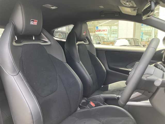 トヨタ ＧＲヤリス RZ ハイパフォーマンス 福岡県 2024(令6)年 0.3万km プレシャスブラックパール ワンオーナー/純正メーカーナビ/（フルセグTV/AM/FM/Bluetooth)/バックカメラ/iMT機能/モード変更４種類（カスタムモード、スポーツモード、ノーマルモード、エコモード）/レーダークルーズコントロール/アイドリングストップ/ビルトインETC/インタークーラースプレー/純正フロアマット/純正18インチホイール/コーナーセンサー/ハーフレザーシート/プッシュスタート/ウィンカーミラー/スマートキー/保証書/取扱説明書・ナビ取扱説明書/スペアキー