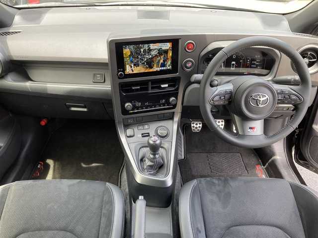 トヨタ ＧＲヤリス RZ ハイパフォーマンス 福岡県 2024(令6)年 0.3万km プレシャスブラックパール ワンオーナー/純正メーカーナビ/（フルセグTV/AM/FM/Bluetooth)/バックカメラ/iMT機能/モード変更４種類（カスタムモード、スポーツモード、ノーマルモード、エコモード）/レーダークルーズコントロール/アイドリングストップ/ビルトインETC/インタークーラースプレー/純正フロアマット/純正18インチホイール/コーナーセンサー/ハーフレザーシート/プッシュスタート/ウィンカーミラー/スマートキー/保証書/取扱説明書・ナビ取扱説明書/スペアキー