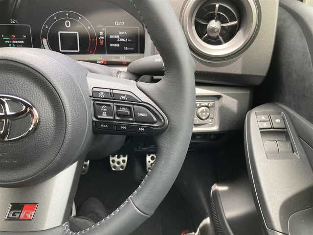 トヨタ ＧＲヤリス RZ ハイパフォーマンス 福岡県 2024(令6)年 0.3万km プレシャスブラックパール ワンオーナー/純正メーカーナビ/（フルセグTV/AM/FM/Bluetooth)/バックカメラ/iMT機能/モード変更４種類（カスタムモード、スポーツモード、ノーマルモード、エコモード）/レーダークルーズコントロール/アイドリングストップ/ビルトインETC/インタークーラースプレー/純正フロアマット/純正18インチホイール/コーナーセンサー/ハーフレザーシート/プッシュスタート/ウィンカーミラー/スマートキー/保証書/取扱説明書・ナビ取扱説明書/スペアキー