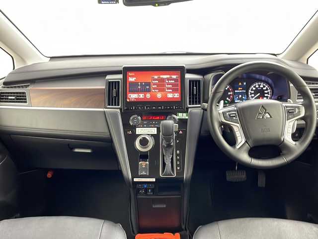 三菱 デリカＤ：５ P 鹿児島県 2023(令5)年 0.7万km アメジストブラック 純正10.1型ナビ/アラウンドビューモニター/フルセグ/ETC/ドライブレコーダー/e-Assist/・衝突軽減ブレーキ/・車線逸脱警報システム/・後側方車両検知警報システム/・誤発進抑制機能/・レーダークルーズコントロール/・オートマチックハイビーム/シートヒーター/パワーシート/ステアリングヒーター/両側パワースライドドア/パワーバックドア/パドルシフト/アイドリングストップ