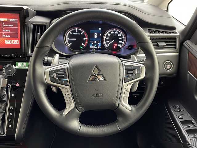 三菱 デリカＤ：５ P 福井県 2023(令5)年 0.7万km アメジストブラック 純正10.1型ナビ/アラウンドビューモニター/フルセグ/ETC/ドライブレコーダー/e-Assist/・衝突軽減ブレーキ/・車線逸脱警報システム/・後側方車両検知警報システム/・誤発進抑制機能/・レーダークルーズコントロール/・オートマチックハイビーム/シートヒーター/パワーシート/ステアリングヒーター/両側パワースライドドア/パワーバックドア/パドルシフト/アイドリングストップ