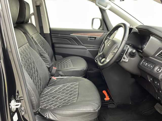 三菱 デリカＤ：５ P 福井県 2023(令5)年 0.7万km アメジストブラック 純正10.1型ナビ/アラウンドビューモニター/フルセグ/ETC/ドライブレコーダー/e-Assist/・衝突軽減ブレーキ/・車線逸脱警報システム/・後側方車両検知警報システム/・誤発進抑制機能/・レーダークルーズコントロール/・オートマチックハイビーム/シートヒーター/パワーシート/ステアリングヒーター/両側パワースライドドア/パワーバックドア/パドルシフト/アイドリングストップ