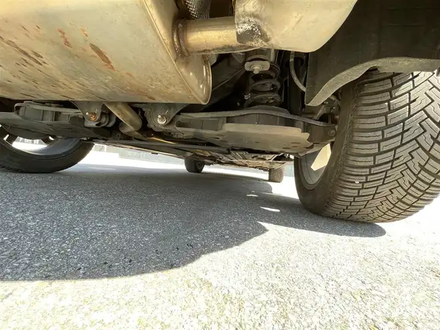ボルボ ＸＣ４０ T4 AWD Rデザイン 青森県 2019(令1)年 7.2万km クリスタルホワイトP/ブラック /4WD/ターボ/黒ハーフレザーシート/D席メモリー付き/　前席パワーシート/前席シートヒーター/ハーマンカードン・サウンドシステム/純正ナビ/　（フルセグTV/DVD/Bｔ/USB）/全方位カメラ/パワーバックドア/プッシュスタートシステム/前後バンパーソナー/純正オートLEDライト/フォグ/純正ウインカーミラー/純正ドアバイザー/純正フロアマット/革巻きステア・ノブ/パドルシフト/置くだけ充電/衝突回避/レーンキーピング/クロストラフィックアラート/アイドリングストップ/コーナーリングライト/アクティブベンディング/クルーズコントロール/ロードサイン/自動駐車/自動発進/BLIS/W/サイド/カーテンエアバッグ/ABS/スマートキーｘ２/保証書・取説/R2.3.4.5.6.7年ディーラー点検記録簿あり