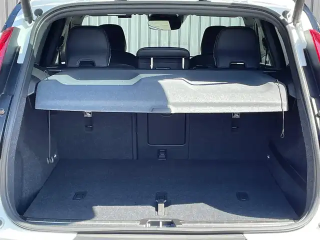 ボルボ ＸＣ４０ T4 AWD Rデザイン 青森県 2019(令1)年 7.2万km クリスタルホワイトP/ブラック /4WD/ターボ/黒ハーフレザーシート/D席メモリー付き/　前席パワーシート/前席シートヒーター/ハーマンカードン・サウンドシステム/純正ナビ/　（フルセグTV/DVD/Bｔ/USB）/全方位カメラ/パワーバックドア/プッシュスタートシステム/前後バンパーソナー/純正オートLEDライト/フォグ/純正ウインカーミラー/純正ドアバイザー/純正フロアマット/革巻きステア・ノブ/パドルシフト/置くだけ充電/衝突回避/レーンキーピング/クロストラフィックアラート/アイドリングストップ/コーナーリングライト/アクティブベンディング/クルーズコントロール/ロードサイン/自動駐車/自動発進/BLIS/W/サイド/カーテンエアバッグ/ABS/スマートキーｘ２/保証書・取説/R2.3.4.5.6.7年ディーラー点検記録簿あり