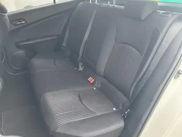 トヨタ プリウス A 広島県 2017(平29)年 11.7万km ホワイトパールクリスタルシャイン 純正ディーラーナビ/フルセグTV/Bluetooth/バックカメラ/セーフティセンス/レーダークルーズ/パーキングアシスト/ヘッドアップディスプレイ/ビルトインETC/LEDヘッドライト/オートライト/新車保証書/取扱説明書/スペアキー