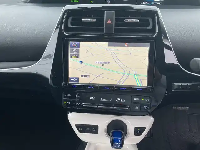 トヨタ プリウス A 広島県 2017(平29)年 11.7万km ホワイトパールクリスタルシャイン 純正ディーラーナビ/フルセグTV/Bluetooth/バックカメラ/セーフティセンス/レーダークルーズ/パーキングアシスト/ヘッドアップディスプレイ/ビルトインETC/LEDヘッドライト/オートライト/新車保証書/取扱説明書/スペアキー