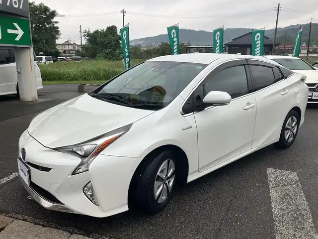 トヨタ プリウス A 広島県 2017(平29)年 11.7万km ホワイトパールクリスタルシャイン 純正ディーラーナビ/フルセグTV/Bluetooth/バックカメラ/セーフティセンス/レーダークルーズ/パーキングアシスト/ヘッドアップディスプレイ/ビルトインETC/LEDヘッドライト/オートライト/新車保証書/取扱説明書/スペアキー