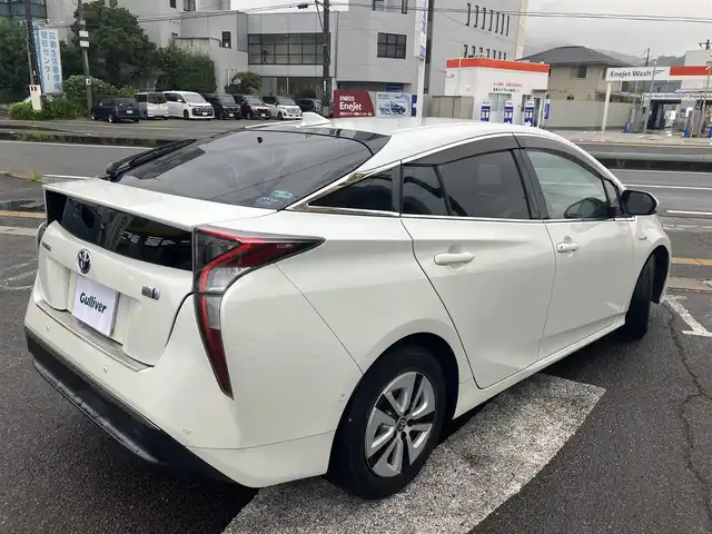 トヨタ プリウス A 広島県 2017(平29)年 11.7万km ホワイトパールクリスタルシャイン 純正ディーラーナビ/フルセグTV/Bluetooth/バックカメラ/セーフティセンス/レーダークルーズ/パーキングアシスト/ヘッドアップディスプレイ/ビルトインETC/LEDヘッドライト/オートライト/新車保証書/取扱説明書/スペアキー