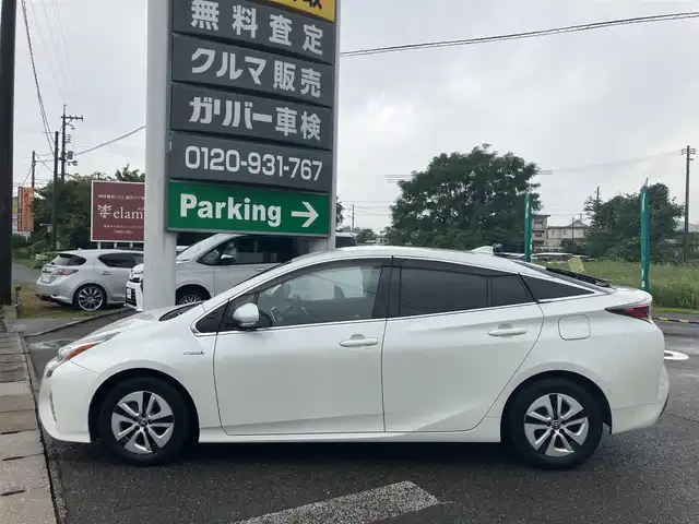 トヨタ プリウス A 広島県 2017(平29)年 11.7万km ホワイトパールクリスタルシャイン 純正ディーラーナビ/フルセグTV/Bluetooth/バックカメラ/セーフティセンス/レーダークルーズ/パーキングアシスト/ヘッドアップディスプレイ/ビルトインETC/LEDヘッドライト/オートライト/新車保証書/取扱説明書/スペアキー