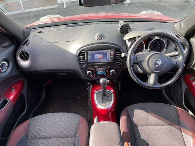 日産 ジューク 15RS タイプV 三重県 2012(平24)年 7.3万km ラディアントレッド 登録時72980km/禁煙車/純正7インチナビ(MP311D-W)/・フルセグ・Bluetooth・CD/DVD・AM/FM・SD/前方ドラレコ/バックカメラ/ETC/プッシュスタート/スマートキー/革巻きステアリング/フォグランプ/AUTOライト/電動格納ミラー/純正スチールホイール積込・サマータイヤ装着