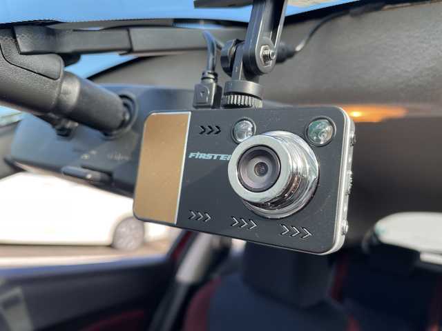 日産 ジューク 15RS タイプV 三重県 2012(平24)年 7.3万km ラディアントレッド 登録時72980km/禁煙車/純正7インチナビ(MP311D-W)/・フルセグ・Bluetooth・CD/DVD・AM/FM・SD/前方ドラレコ/バックカメラ/ETC/プッシュスタート/スマートキー/革巻きステアリング/フォグランプ/AUTOライト/電動格納ミラー/純正スチールホイール積込・サマータイヤ装着