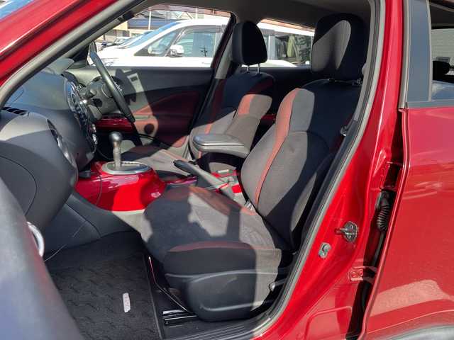 日産 ジューク 15RS タイプV 三重県 2012(平24)年 7.3万km ラディアントレッド 登録時72980km/禁煙車/純正7インチナビ(MP311D-W)/・フルセグ・Bluetooth・CD/DVD・AM/FM・SD/前方ドラレコ/バックカメラ/ETC/プッシュスタート/スマートキー/革巻きステアリング/フォグランプ/AUTOライト/電動格納ミラー/純正スチールホイール積込・サマータイヤ装着