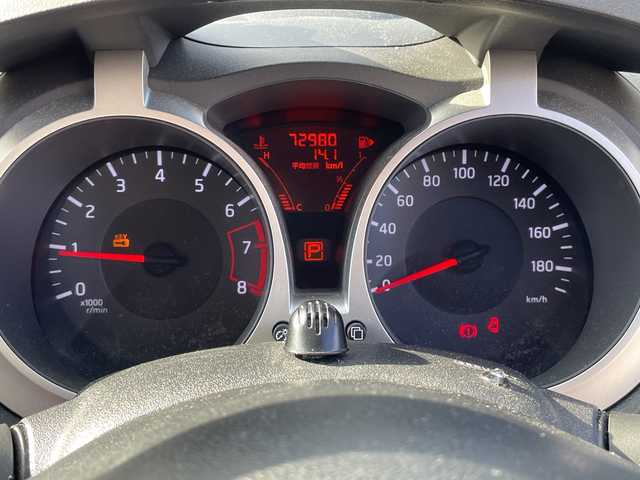 日産 ジューク 15RS タイプV 三重県 2012(平24)年 7.3万km ラディアントレッド 登録時72980km/禁煙車/純正7インチナビ(MP311D-W)/・フルセグ・Bluetooth・CD/DVD・AM/FM・SD/前方ドラレコ/バックカメラ/ETC/プッシュスタート/スマートキー/革巻きステアリング/フォグランプ/AUTOライト/電動格納ミラー/純正スチールホイール積込・サマータイヤ装着