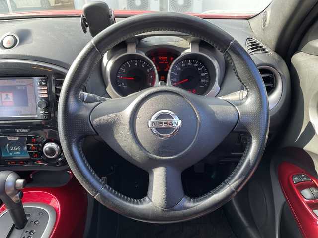 日産 ジューク 15RS タイプV 三重県 2012(平24)年 7.3万km ラディアントレッド 登録時72980km/禁煙車/純正7インチナビ(MP311D-W)/・フルセグ・Bluetooth・CD/DVD・AM/FM・SD/前方ドラレコ/バックカメラ/ETC/プッシュスタート/スマートキー/革巻きステアリング/フォグランプ/AUTOライト/電動格納ミラー/純正スチールホイール積込・サマータイヤ装着