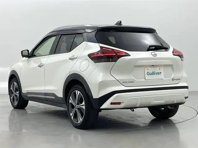 日産 キックス X 熊本県 2020(令2)年 4万km ブリリアントホワイトパール/ピュアブラック 2トーン ワンオーナー　/禁煙車　/純正9インチナビ（ＣＤ・ＤＶＤ・フルセグ・ＢＴ・フルセグ・ipod・SD・ＵＳＢ）/アラウンドビューモニター　/純正前方ドライブレコーダー　/ビルトインＥＴＣ　/レーダークルーズコントロール　/レーンキープアシスト/エマージェンシーブレーキ/側方支援/駐車支援/ふらつき警報/横滑り防止/前後クリアランスソナー/デジタルインナーミラー/ハーフレザーシート/純正フロアマット/純正17インチAW/オートライト/LEDヘッドライト/フォグライト/スマートキー/プッシュスタート/スペアキー1本/保証書/取扱説明書