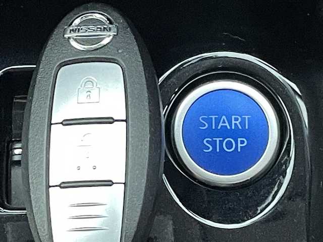 日産 キックス X 熊本県 2020(令2)年 4万km ブリリアントホワイトパール/ピュアブラック 2トーン ワンオーナー　/禁煙車　/純正9インチナビ（ＣＤ・ＤＶＤ・フルセグ・ＢＴ・フルセグ・ipod・SD・ＵＳＢ）/アラウンドビューモニター　/純正前方ドライブレコーダー　/ビルトインＥＴＣ　/レーダークルーズコントロール　/レーンキープアシスト/エマージェンシーブレーキ/側方支援/駐車支援/ふらつき警報/横滑り防止/前後クリアランスソナー/デジタルインナーミラー/ハーフレザーシート/純正フロアマット/純正17インチAW/オートライト/LEDヘッドライト/フォグライト/スマートキー/プッシュスタート/スペアキー1本/保証書/取扱説明書