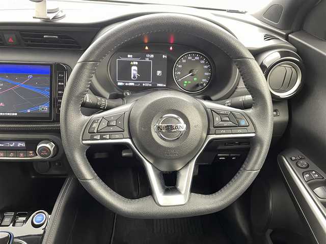 日産 キックス X 熊本県 2020(令2)年 4万km ブリリアントホワイトパール/ピュアブラック 2トーン ワンオーナー　/禁煙車　/純正9インチナビ（ＣＤ・ＤＶＤ・フルセグ・ＢＴ・フルセグ・ipod・SD・ＵＳＢ）/アラウンドビューモニター　/純正前方ドライブレコーダー　/ビルトインＥＴＣ　/レーダークルーズコントロール　/レーンキープアシスト/エマージェンシーブレーキ/側方支援/駐車支援/ふらつき警報/横滑り防止/前後クリアランスソナー/デジタルインナーミラー/ハーフレザーシート/純正フロアマット/純正17インチAW/オートライト/LEDヘッドライト/フォグライト/スマートキー/プッシュスタート/スペアキー1本/保証書/取扱説明書