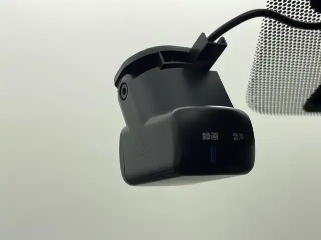 日産 キックス X 熊本県 2020(令2)年 4万km ブリリアントホワイトパール/ピュアブラック 2トーン ワンオーナー　/禁煙車　/純正9インチナビ（ＣＤ・ＤＶＤ・フルセグ・ＢＴ・フルセグ・ipod・SD・ＵＳＢ）/アラウンドビューモニター　/純正前方ドライブレコーダー　/ビルトインＥＴＣ　/レーダークルーズコントロール　/レーンキープアシスト/エマージェンシーブレーキ/側方支援/駐車支援/ふらつき警報/横滑り防止/前後クリアランスソナー/デジタルインナーミラー/ハーフレザーシート/純正フロアマット/純正17インチAW/オートライト/LEDヘッドライト/フォグライト/スマートキー/プッシュスタート/スペアキー1本/保証書/取扱説明書