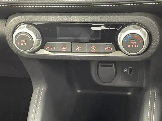 日産 キックス X 熊本県 2020(令2)年 4万km ブリリアントホワイトパール/ピュアブラック 2トーン ワンオーナー　/禁煙車　/純正9インチナビ（ＣＤ・ＤＶＤ・フルセグ・ＢＴ・フルセグ・ipod・SD・ＵＳＢ）/アラウンドビューモニター　/純正前方ドライブレコーダー　/ビルトインＥＴＣ　/レーダークルーズコントロール　/レーンキープアシスト/エマージェンシーブレーキ/側方支援/駐車支援/ふらつき警報/横滑り防止/前後クリアランスソナー/デジタルインナーミラー/ハーフレザーシート/純正フロアマット/純正17インチAW/オートライト/LEDヘッドライト/フォグライト/スマートキー/プッシュスタート/スペアキー1本/保証書/取扱説明書