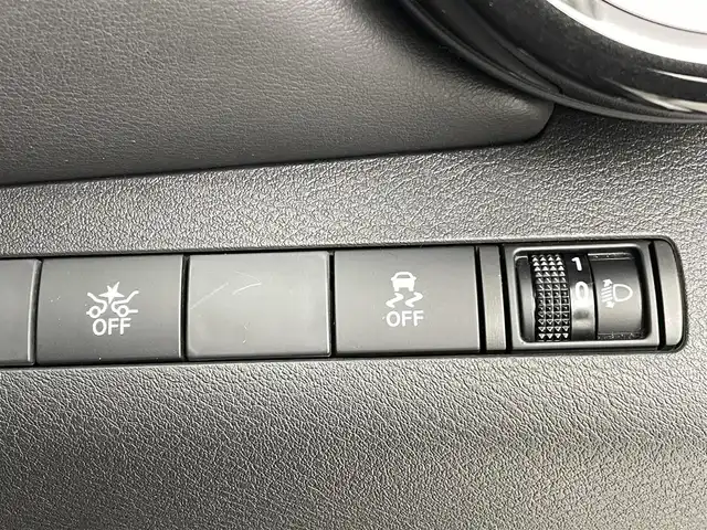 日産 キックス X 熊本県 2020(令2)年 4万km ブリリアントホワイトパール/ピュアブラック 2トーン ワンオーナー　/禁煙車　/純正9インチナビ（ＣＤ・ＤＶＤ・フルセグ・ＢＴ・フルセグ・ipod・SD・ＵＳＢ）/アラウンドビューモニター　/純正前方ドライブレコーダー　/ビルトインＥＴＣ　/レーダークルーズコントロール　/レーンキープアシスト/エマージェンシーブレーキ/側方支援/駐車支援/ふらつき警報/横滑り防止/前後クリアランスソナー/デジタルインナーミラー/ハーフレザーシート/純正フロアマット/純正17インチAW/オートライト/LEDヘッドライト/フォグライト/スマートキー/プッシュスタート/スペアキー1本/保証書/取扱説明書