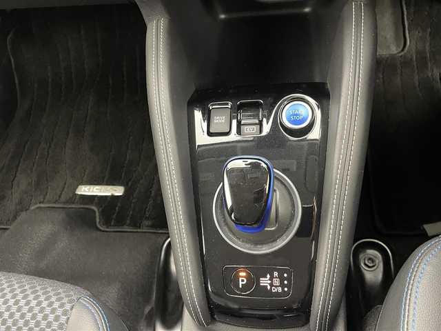 日産 キックス X 熊本県 2020(令2)年 4万km ブリリアントホワイトパール/ピュアブラック 2トーン ワンオーナー　/禁煙車　/純正9インチナビ（ＣＤ・ＤＶＤ・フルセグ・ＢＴ・フルセグ・ipod・SD・ＵＳＢ）/アラウンドビューモニター　/純正前方ドライブレコーダー　/ビルトインＥＴＣ　/レーダークルーズコントロール　/レーンキープアシスト/エマージェンシーブレーキ/側方支援/駐車支援/ふらつき警報/横滑り防止/前後クリアランスソナー/デジタルインナーミラー/ハーフレザーシート/純正フロアマット/純正17インチAW/オートライト/LEDヘッドライト/フォグライト/スマートキー/プッシュスタート/スペアキー1本/保証書/取扱説明書